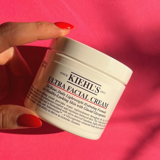 کرم مرطوب کننده صورت کیلز Kiehls
125 میلی
آبرسانی 24 ساعته و مرطوب کننده قوی پوست
