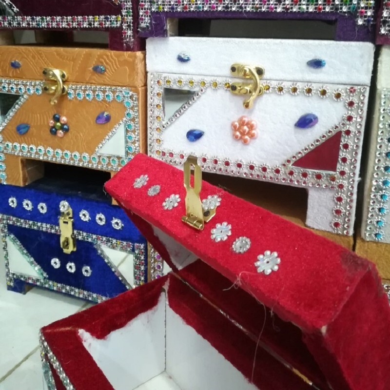 صندوقچه جواهرات اورامان تخت چوبی با روکش مخملی سایز  کوچک 