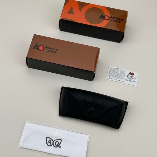 جلد و پک اصلی عینک برند آمریکن اپتیک AO اصلی همراه دستمال برند طبق تصویر