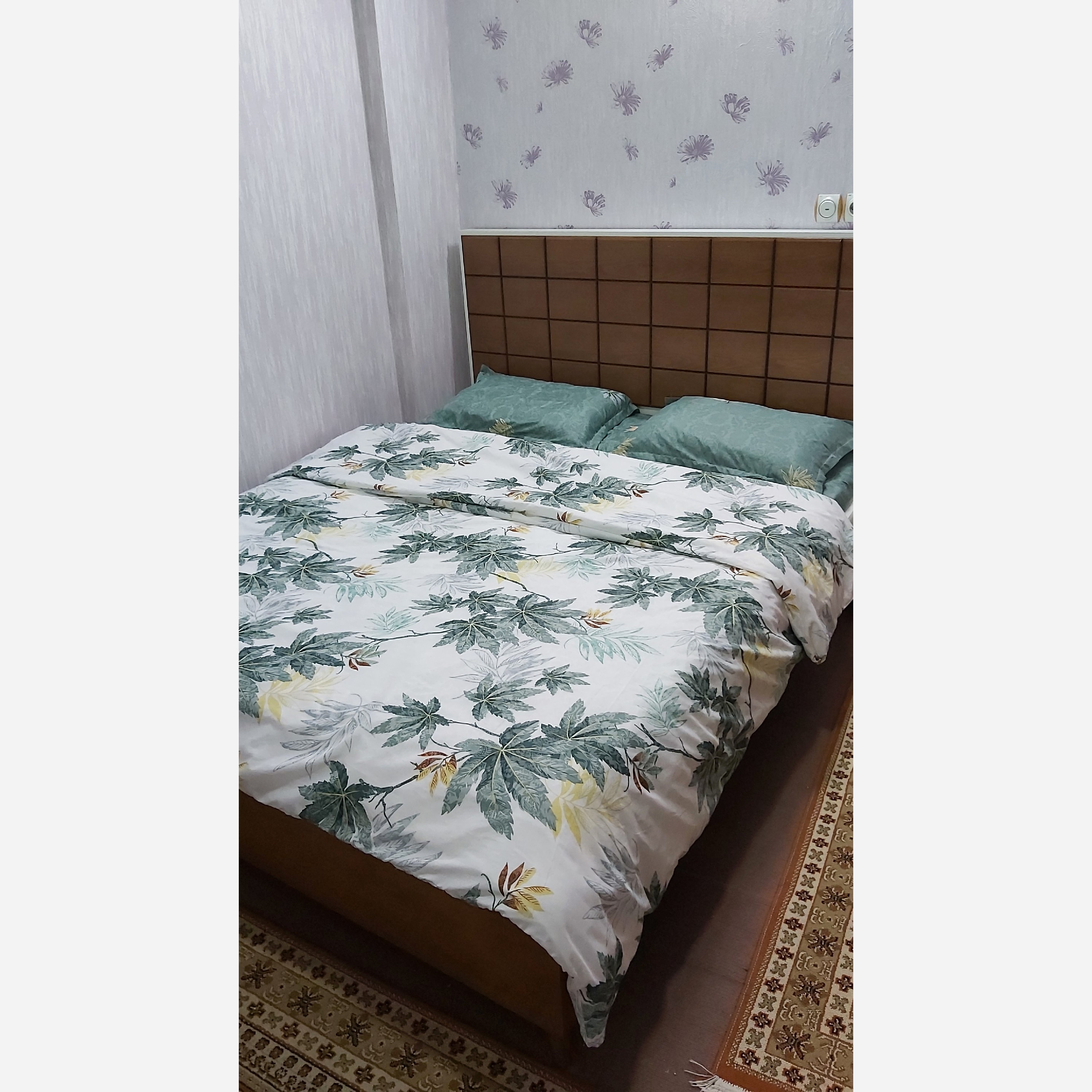 ست خواب دو نفره شامل یکعدد کاور تشک کشدوز دونفره و یک جفت روبالش