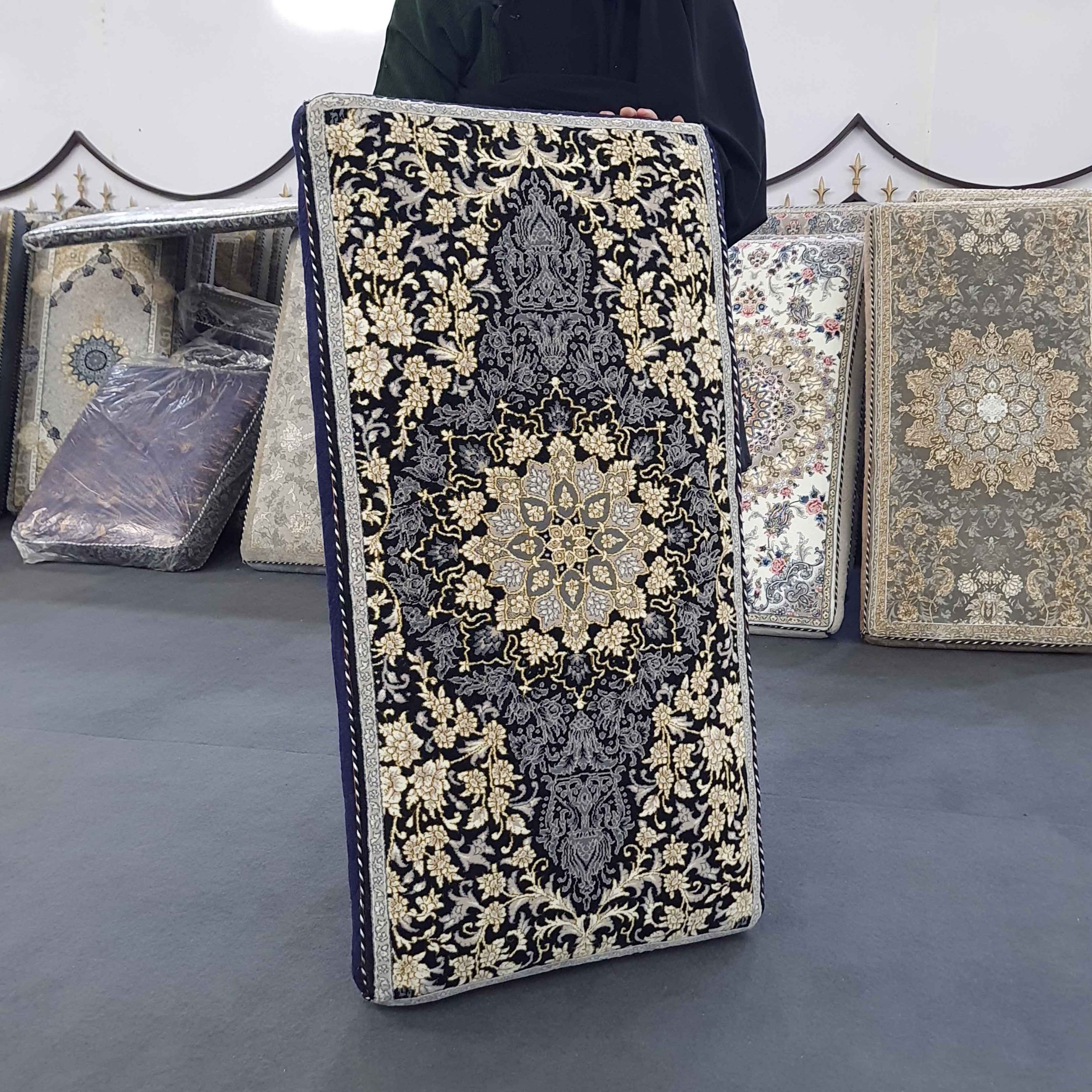 پشتی 700 شانه نگین یاسمن | طرح تندیس سرمه‌ای