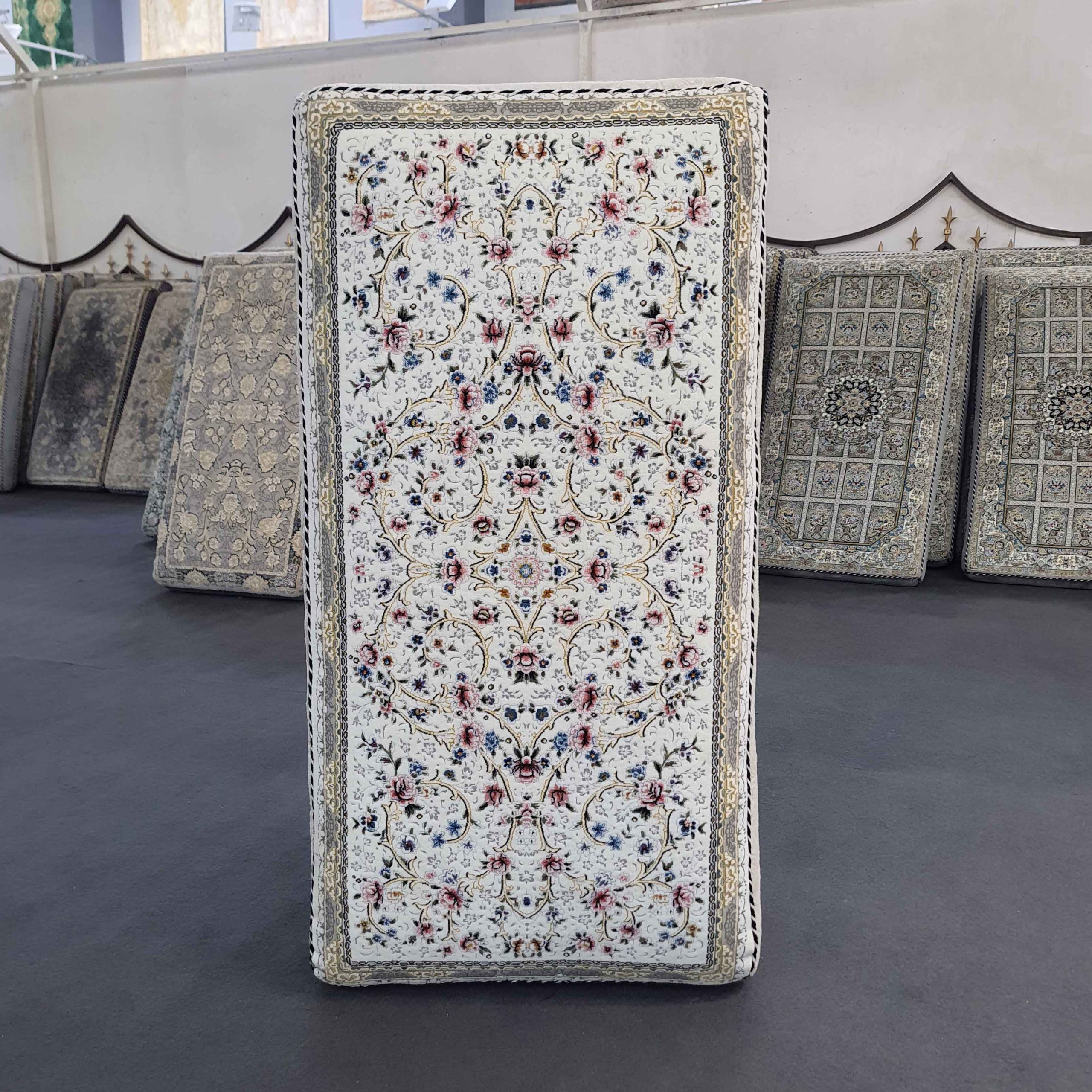 پشتی 1200 شانه ماندانا | طرح مادمازل سفید