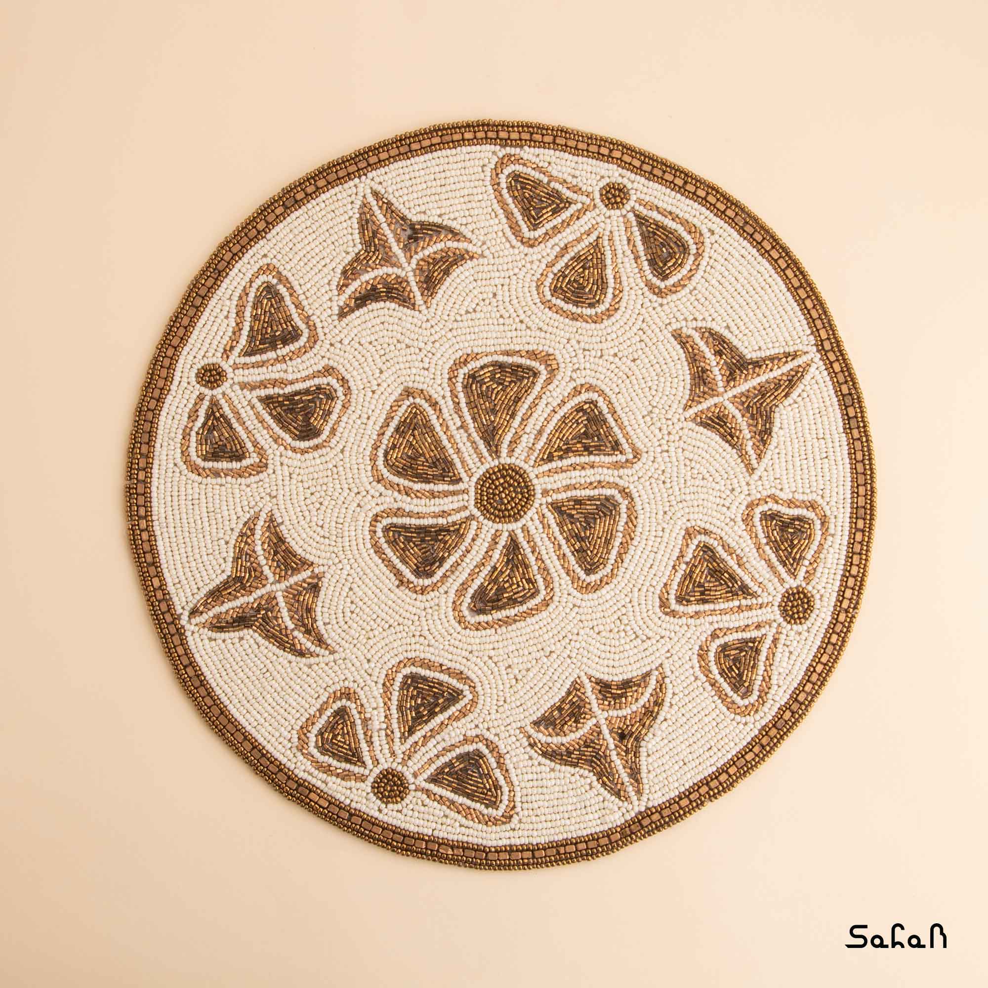 رومیزی منجوق دوزی کرم مدل 4