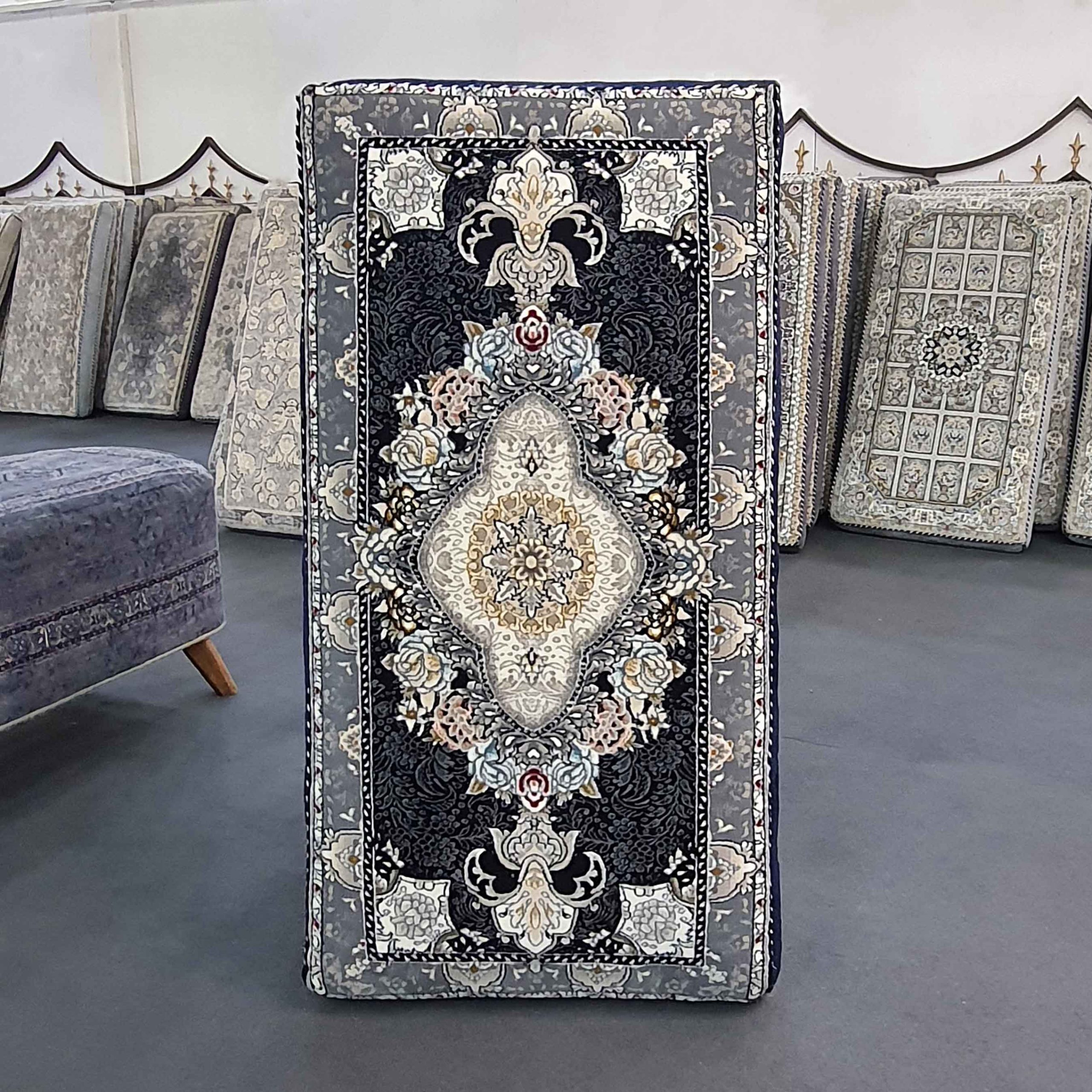 پشتی 700 شانه نگین یاسمن | طرح ارمغان سرمه‌ای