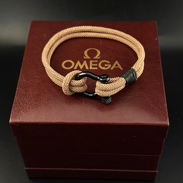 دستبند امگا کرمی طرح بافت