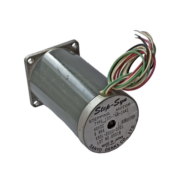 استپ موتور دو فاز نما 23 گشتاور 10 کیلو گرم سانتی متر 1441-746-103 برند SANYO DENKI