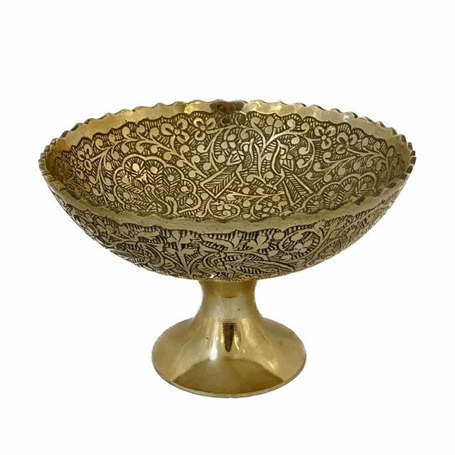 پیاله پایه دار لب ریز طرح طاووس برنجی