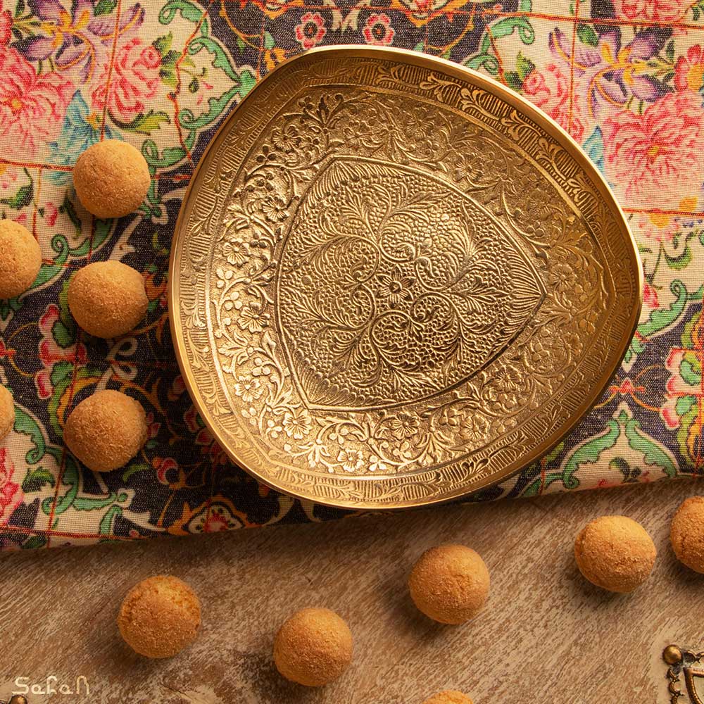 کاسه برنجی آنتیک مدل زنبق سایز 1