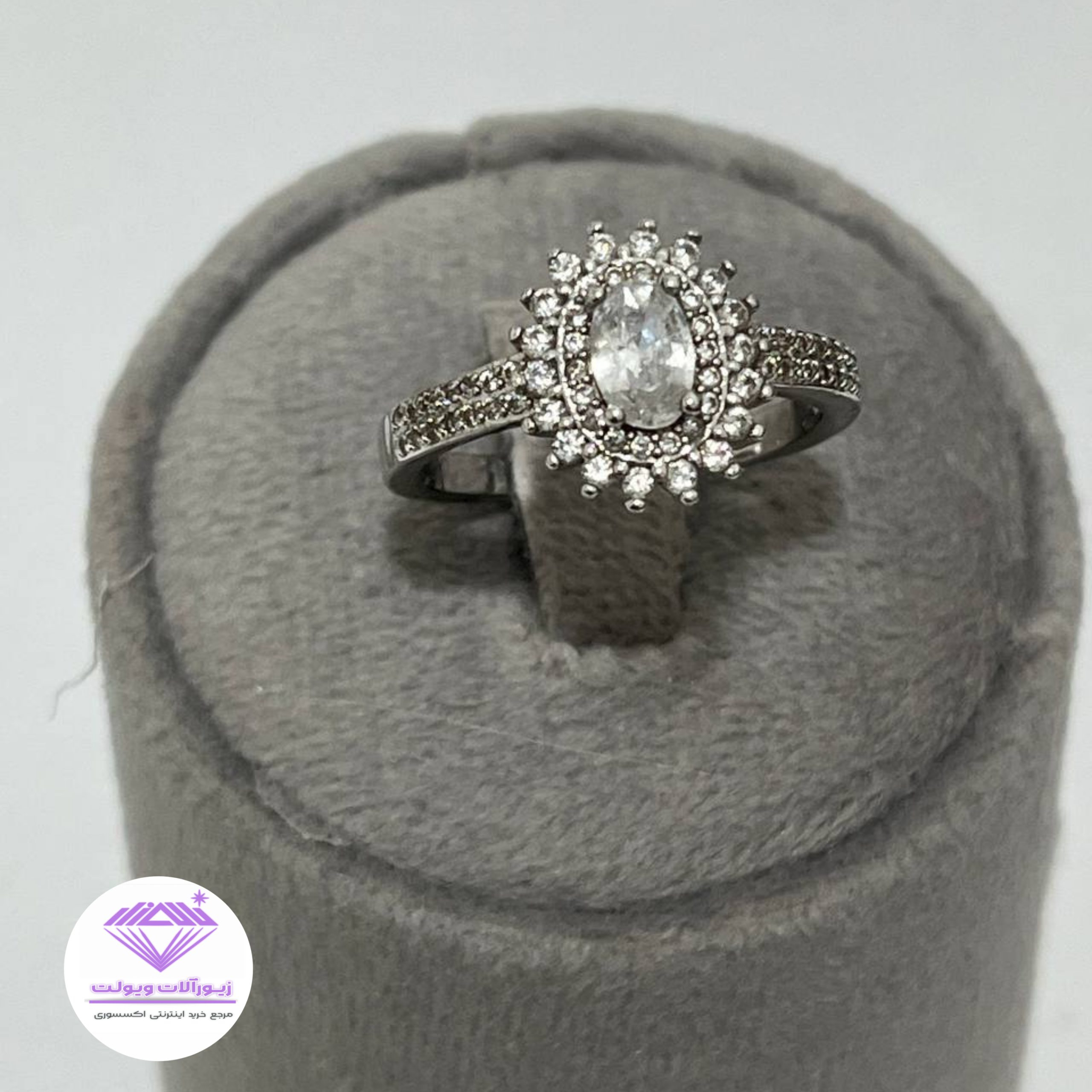 انگشتر زنانه مدل نگینی نقره ای