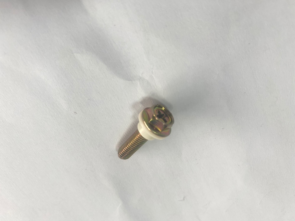 پیچ و بوش پلاستیکی دستگیره بیرونی کوییک سایپا یدک قطعات خودرو وحید