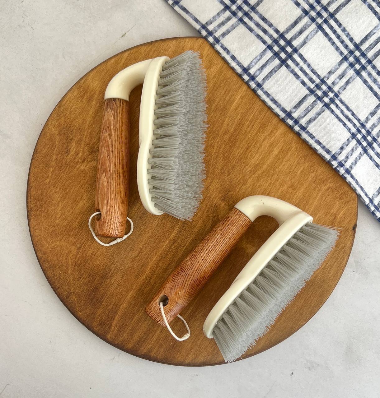 فرچه فرش دسته چوبی 581-9 (پست پیشتاز پس کرایه)