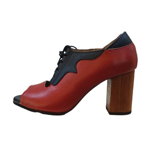 کفش پاشنه بلند زنانه مدل نسترن چرم طبیعی رنگ قرمز