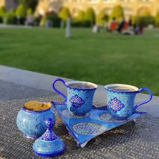 ست چای خوری دو نفره مینا کاری (شامل سینی مثلت  دو عدد فنجان کوچک ارتفاع 7و قندون نقلی ) 