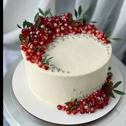 کیک خانگی یلدا با تزئینات یلدایی به سلیقه مشتری با وزن900گرم