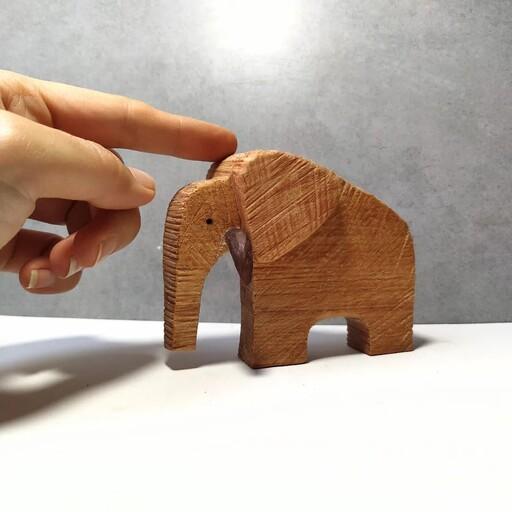 مجسمه فیل چوبی کوچک