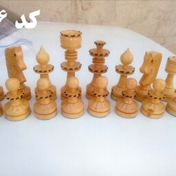 مهره شطرنج چوبی ساخته شده از چوب گردو و گلابی کردستان 