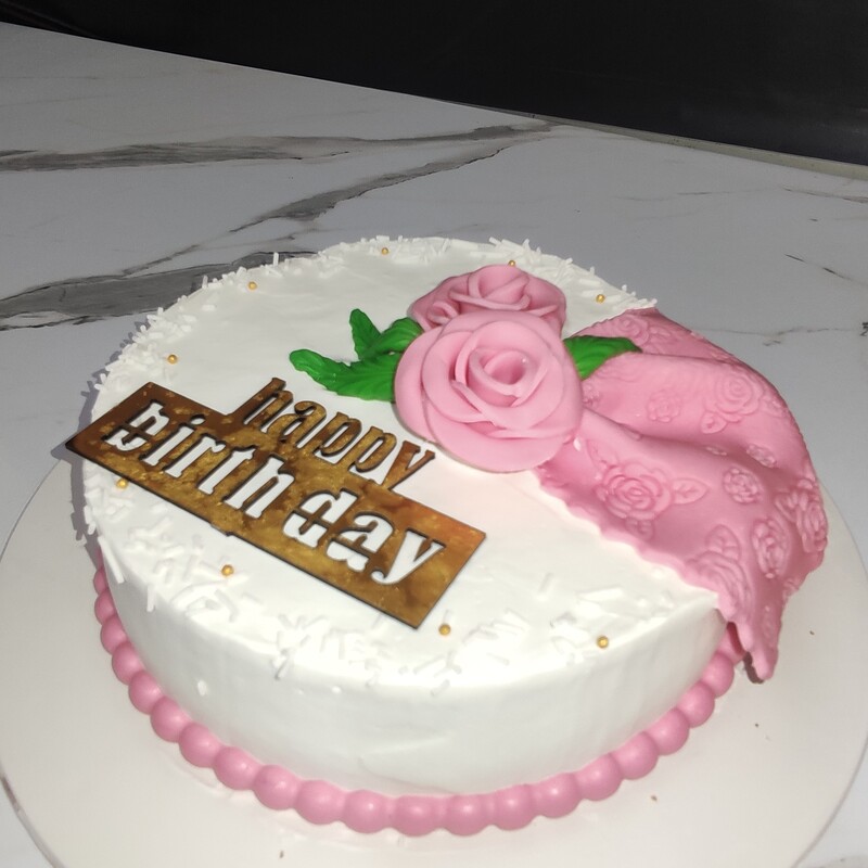 مینی کیک تولد دخترانه مدل گل رز  فوندانتی  با فیلینگ موز و گردو به همراه جعبه ( تحویل حضوری یا ارسال با مشتری )