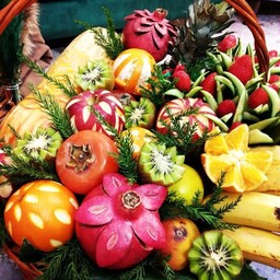 تزیین میوه و سبد با میوه های مختلف و تهیه باکس کامل میوه آرایی به همراه کدو حکاکی شده و هندوانه حکاکی شده 