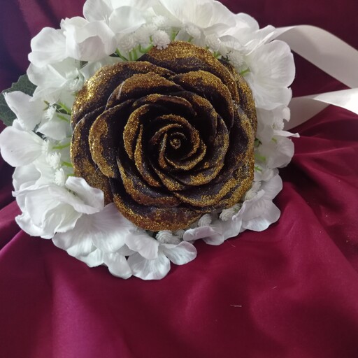  دسته گل حنا  و مچبند و انگشتر ترکیبی با گلهای مصنوعی  قابل سفارش در رنگ دلخواه 