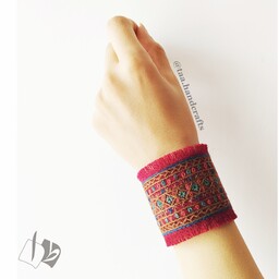 دستبند زنانه سوزندوزی پته کاملا دستدوز و دستساز  از صنایع دستی طا طرح حور