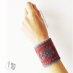 دستبند زنانه با سوزندوزی پته کرمان کاملا دستدوز و دستساز از صنایع دستی طا طرح نگار