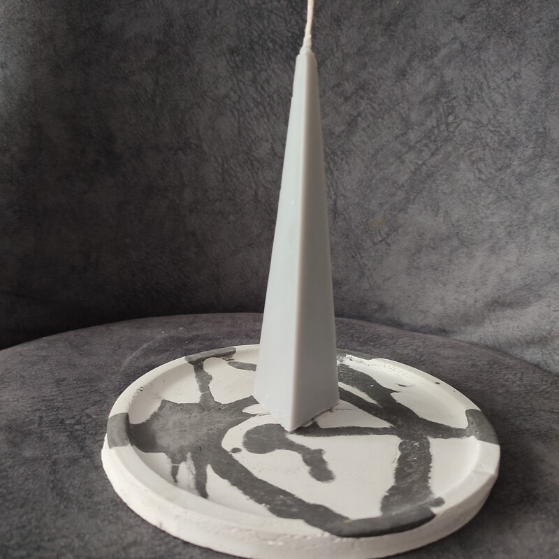 شمع دستساز مخروطی کف مثلثی (15 سانتیمتر)