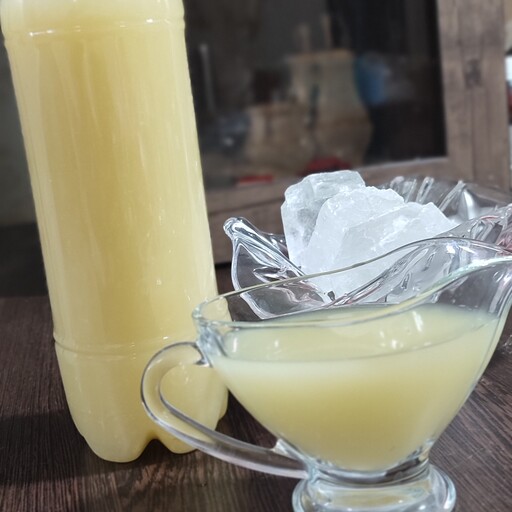 آبلیمو جهرم یک لیتری شفاف تازه تهیه شده از لیموی سالم با دستگاه