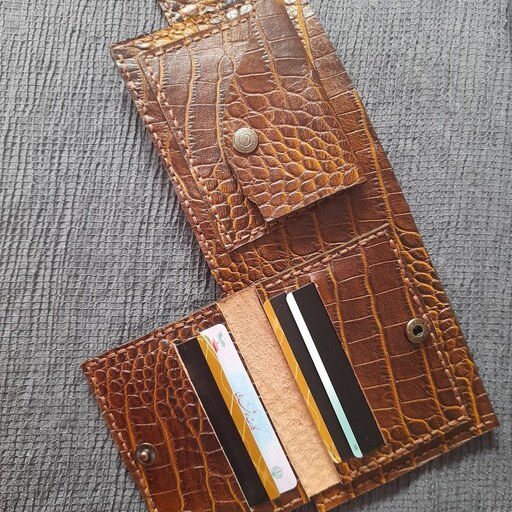 کیف پول چرمی دستدوز  مدل ساینا ابعاد کوچک و رنگ قهوه ای 