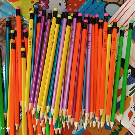 مداد مشکی پاکن دار در رنگ های کیوت