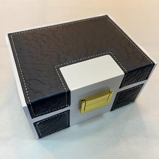 جعبه جواهرات و کلکسیونی چوبی سفید با چرم طوسی کد glsr-2163