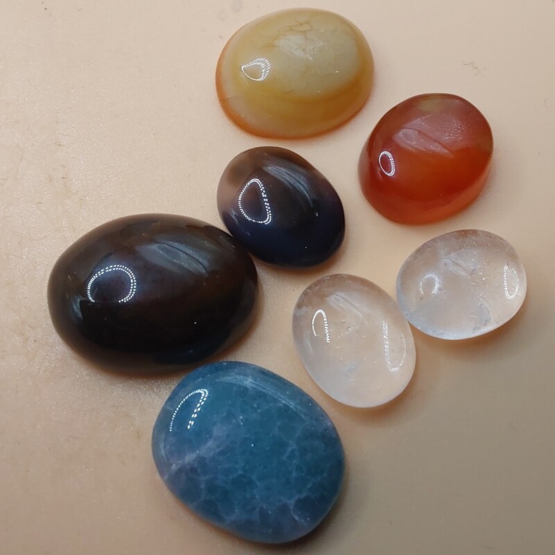 سنگهای قیمتی عقیق یمانی،عقیق سلیمانی یاباباقوری،زمرد،درنجف،پک7تایی قیمت 330هزارتومان.کدx044