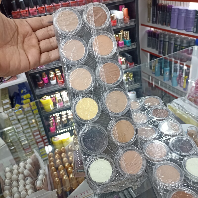 پالت گریم کنویس دارای 12 رنگ پر فروش مخصوص گریم و آرایش 