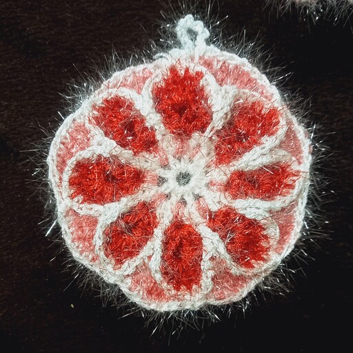 اسکاج بافتنی طرح گل دو لایه با نخ سوزنی در رنگ قرمز صورتی دور سفید و رنگهای مختلف