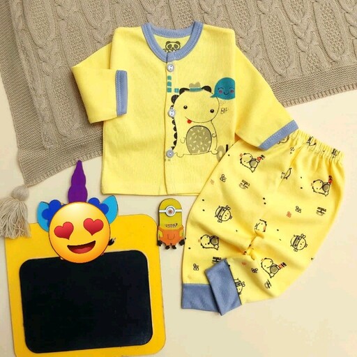 لباس نوزادی و سیسمونی بلوز شلوار جلودکمه  طرح  زرد اژدها سایز 0تا3
