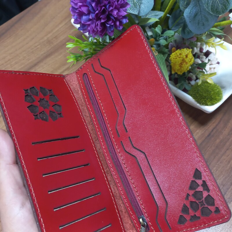 کیف پولی  چرم طبیعی قرمز لوکس،  چرم طبیعی، با طرح اسلیمی، قرمز شب یلدایی