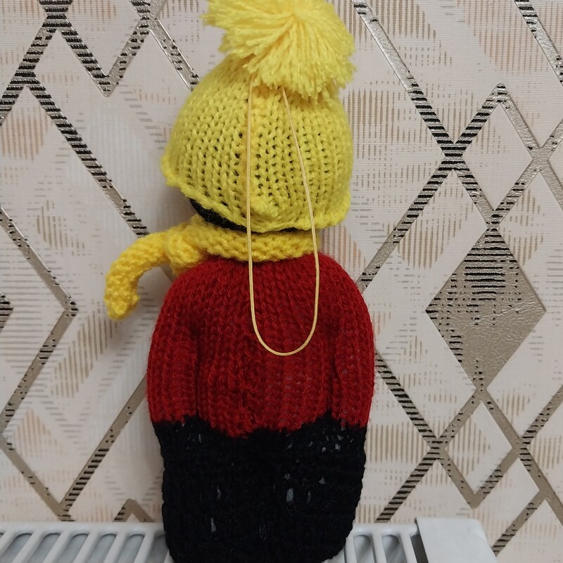 عروسک حاجی فیروز بافتنی کلاه زرد