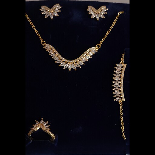 تمام ست جواهری عروس مدل گندم طرح طلا بسیار زیبا و درخشان شامل گردنبند و دستبند و گوشواره و انگشتر