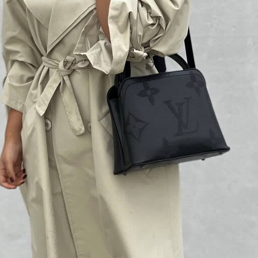کیف زنانه و دخترانه زیبا دوشی و دستی بند بلند  رنگبندی زیبا 