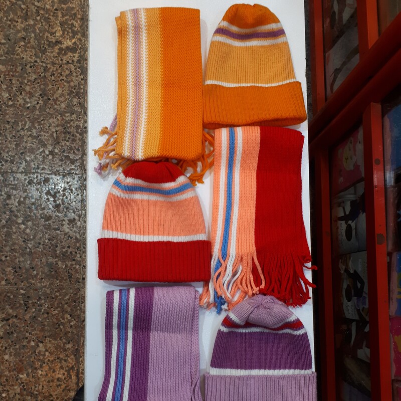 کلاه و شال گردن گرم دخترانه پک 4عددی کد2021  در طرحهای متفاوت و رنگبندی متنوع 