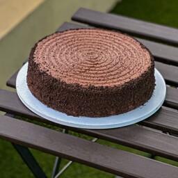کیک یک ونیم کیلویی کافی شاپی  دراک چاکلت با پایه شکلاتی و فلینگ شکلات و گاناش شکلات تلخ