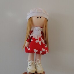 عروسک روسی دختر قرمز لباس پروانه ای