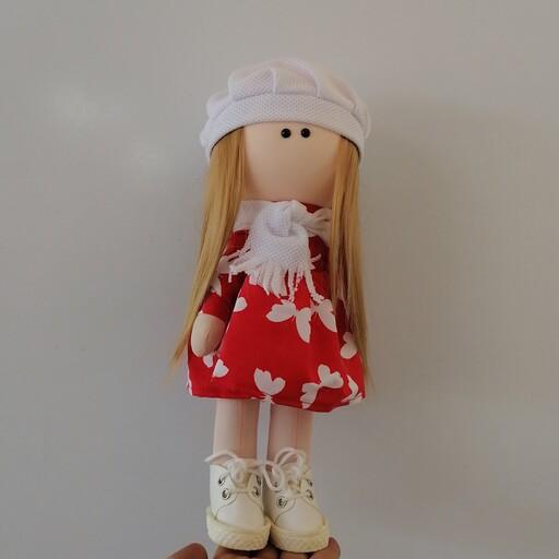 عروسک روسی دختر قرمز لباس پروانه ای