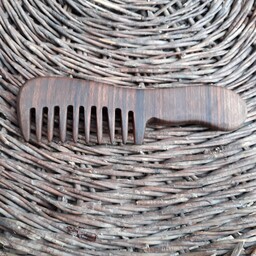 شانه چوبی دسته دار  قطر یکسانت دندانه  درشت  مدل 2چوب گردو دستساز تولیدی چوبکده بیدسفید