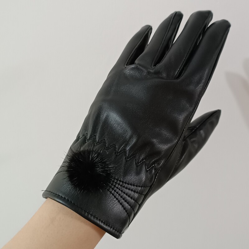 دستکش چرم زنانه وارداتی اعلا تو خز گرم و مناسب فصل سایز 10 سال به بالا 