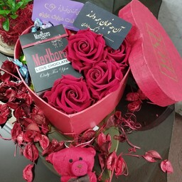 باکس هدیه ولنتاین تولد بسیار لاکچری و زیبا محتوای داخل باکس خرس گل رز مخمل مصنوعی با کیفت شکلات ولنتاین 