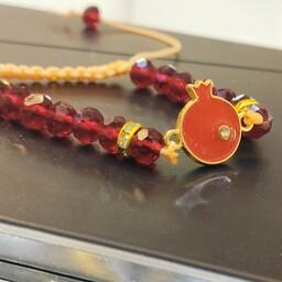 دستبند قرمز دخترانه و زنانه مخصوص شب یلدا طرح انار و هندوانه نخی طرح سنگ قرمز و سرخ