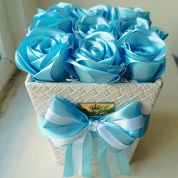 باکس هدیه گل رز مصنوعی آبی مدل باکس چرمی