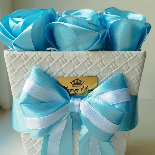 باکس هدیه گل رز مصنوعی آبی مدل باکس چرمی
