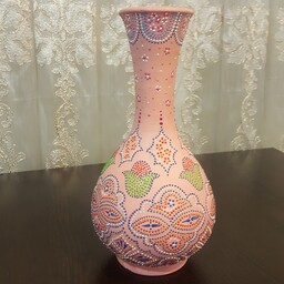 گلدان سفالی نقطه کوبی شده  رنگ زمینه صورتی طرح اسلیمی هنرکده سدنا