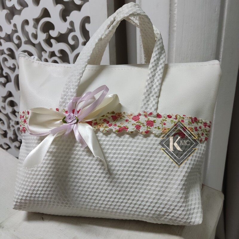 کیف یگانه به رنگ  سفید ترکیب جنس چرم و پارچه به صورت تکی